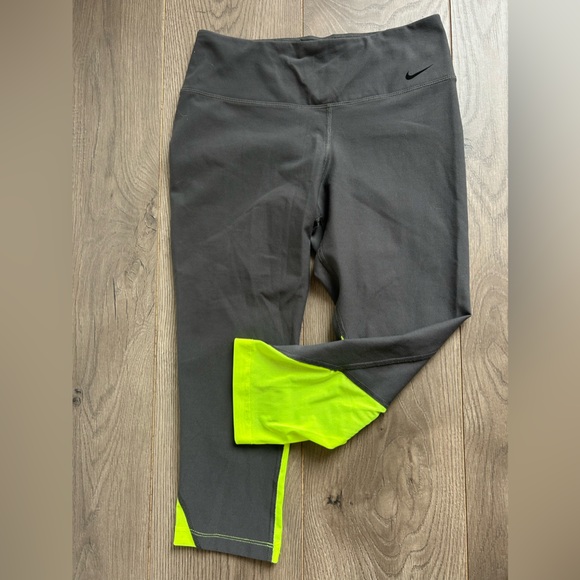 Nike Dri-Fit Gray and Neon Yellow Mesh Panel Capri Active Leggings Size Small - Picture 1 of 6